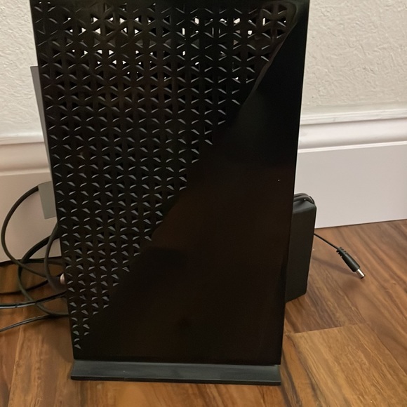 NETGEAR Cable Modem - Picture 2 of 6